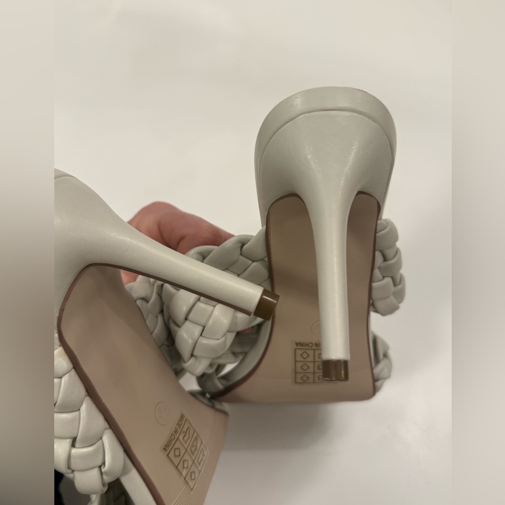 Like New-Missguided Brand Cream Double Strap Square Toe Woven Mules Shoe Size: 8 - Picture 6 of 7